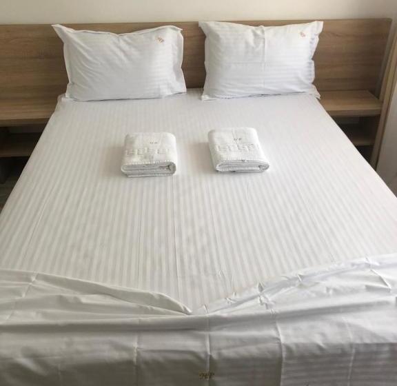 Deluxe Rum, Panoramic