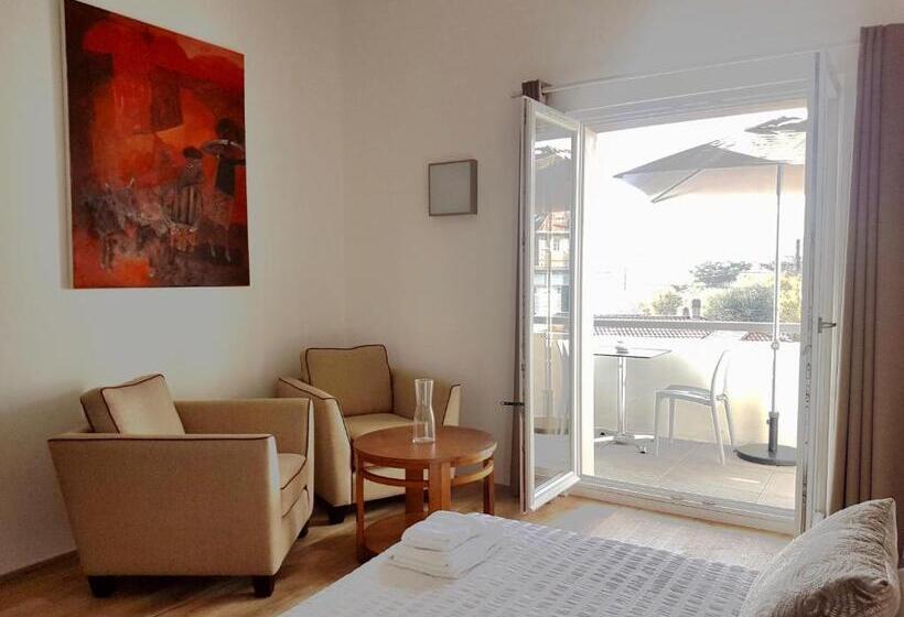 Номер Deluxe Вид на Море с Балконом, B&b La Maison De La Côte