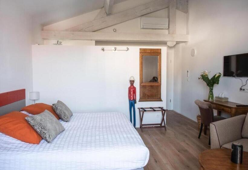 Номер Deluxe Вид на Море с Балконом, B&b La Maison De La Côte
