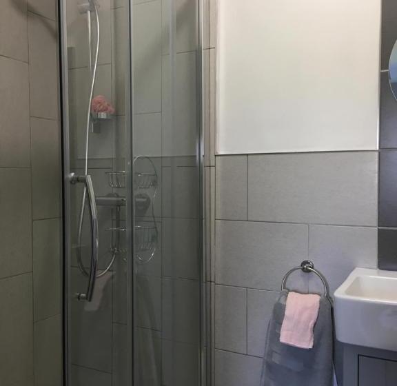 חדר סטנדרט, Ferney House