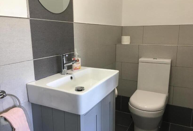 חדר סטנדרט, Ferney House