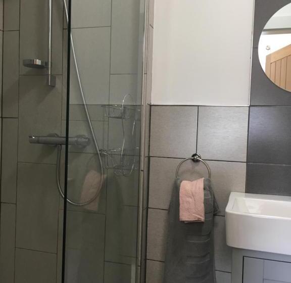 חדר סטנדרט, Ferney House