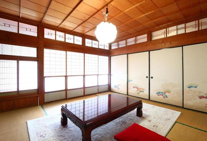 غرفة قياسية رباعية حمام مشترك, Tubakiann