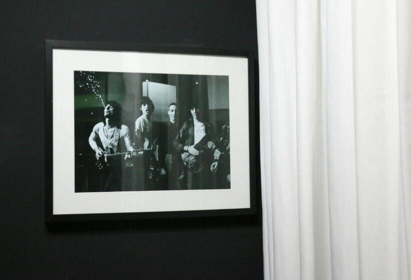 デラックスルーム, 97 Rock Hostel