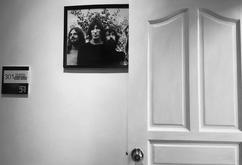 デラックスルーム, 97 Rock Hostel