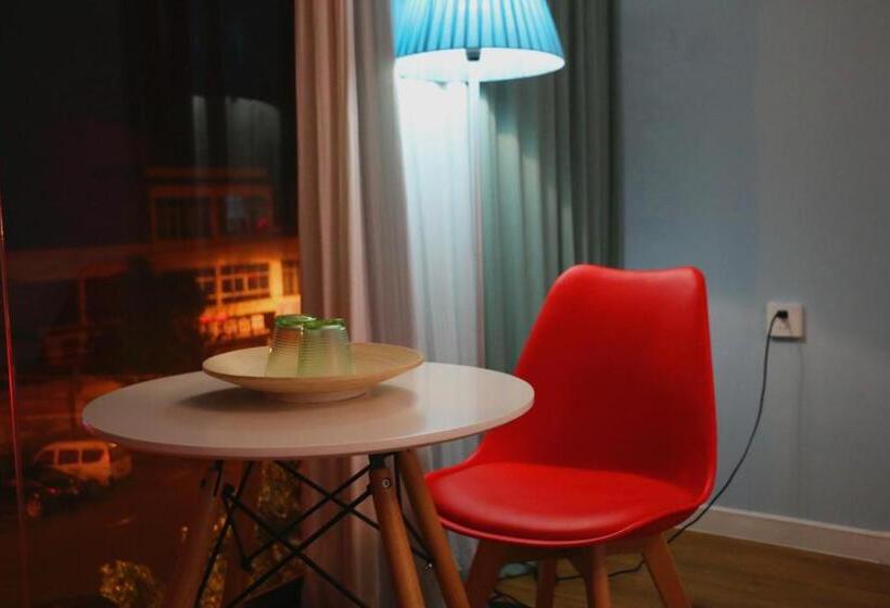 デラックスルーム, 97 Rock Hostel