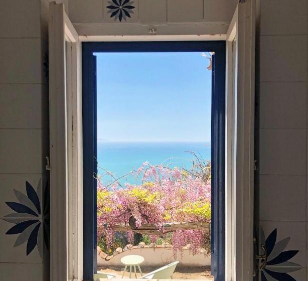 Номер Deluxe Вид на Море с Балконом, Casa Flora B&b