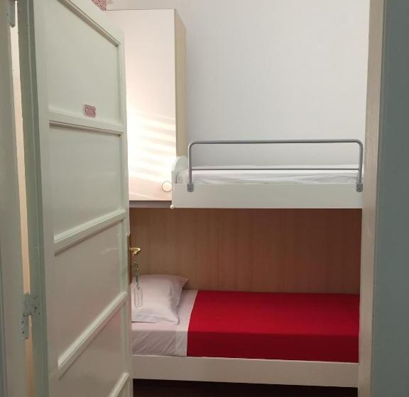 غرفة قياسية, Villa Cenzina