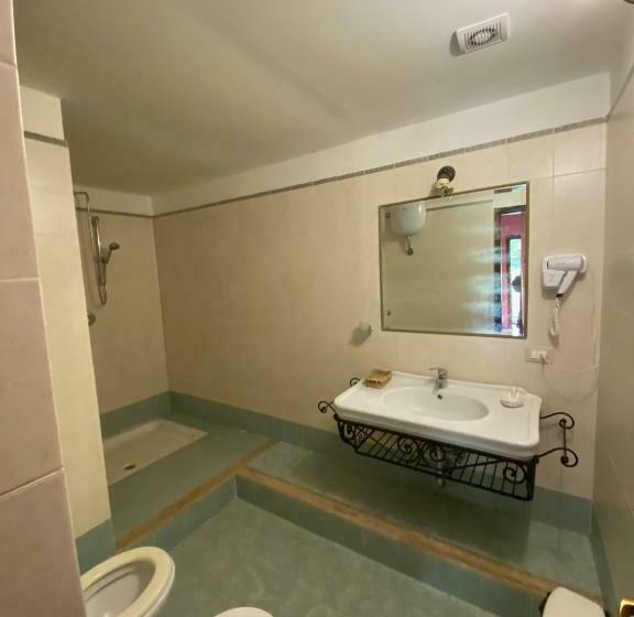 חדר סטנדרט לשלושה עם נוף לגינה, Agriturismo Montefosco