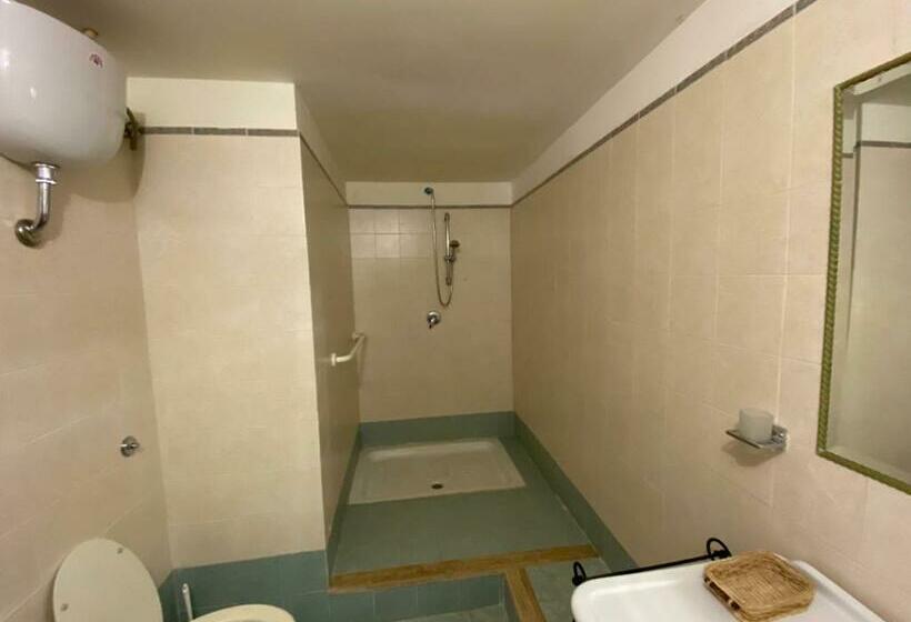 חדר סטנדרט לשלושה עם נוף לגינה, Agriturismo Montefosco