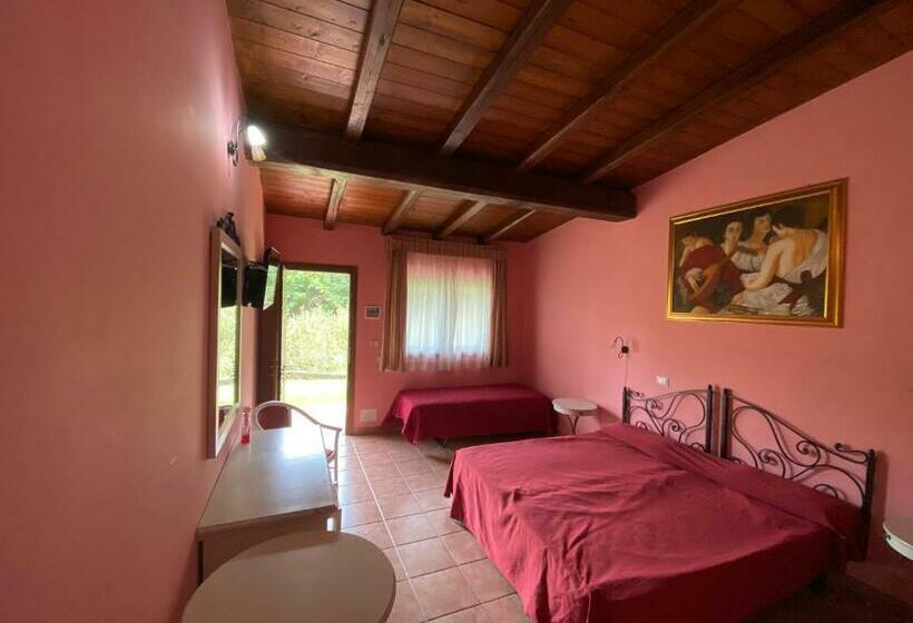 חדר סטנדרט לשלושה עם נוף לגינה, Agriturismo Montefosco