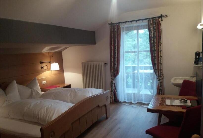 Standard room with outdoor bath, Gästehaus Zunterer