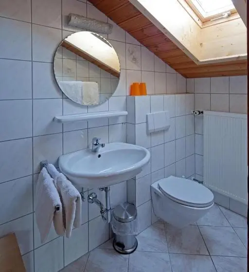 Huoneisto 1 Makuuhuone Puutarhanäkymä, Gästehaus Zunterer