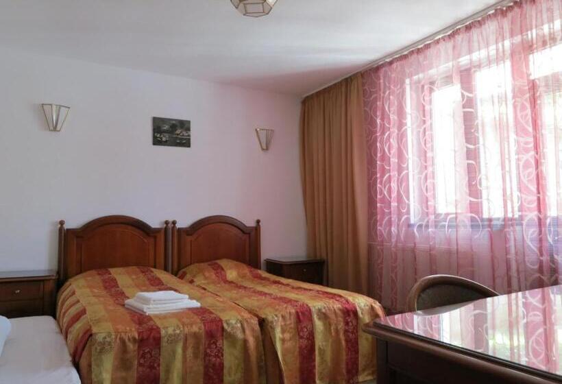 수피리어 룸, Cetina