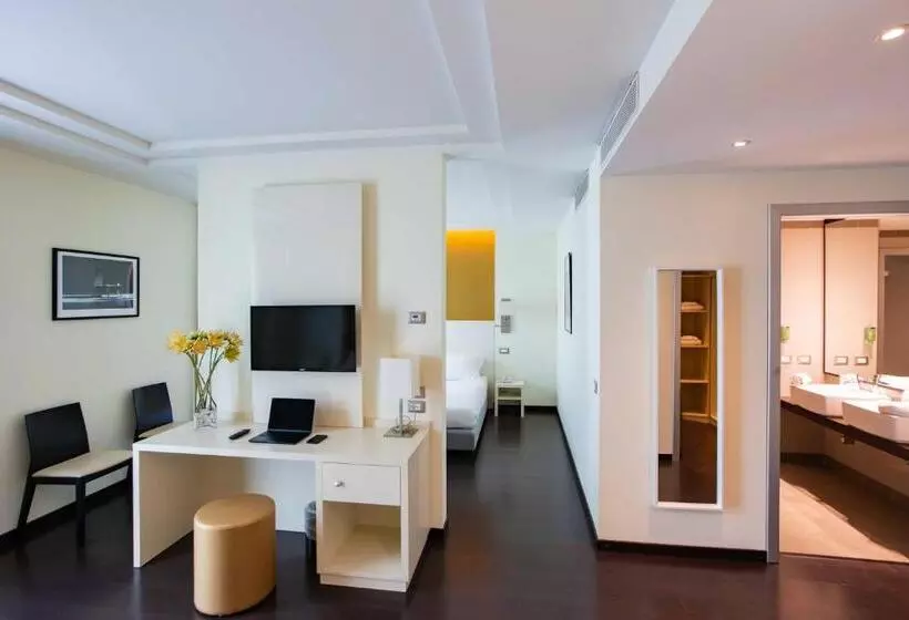 سوییت با چشم‌انداز باغ, An Hotel Milano Melegnano