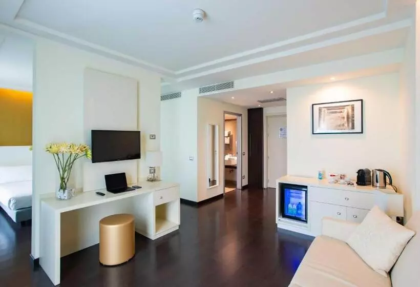 سوییت با چشم‌انداز باغ, An Hotel Milano Melegnano