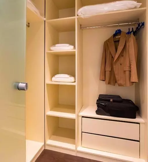 سوییت با چشم‌انداز باغ, An Hotel Milano Melegnano