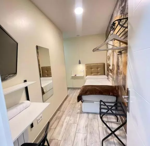 اتاق استاندارد یک نفره, Hostal Oliver