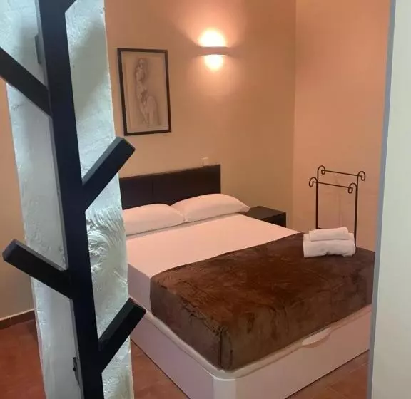 اتاق لوکس با بالکن, Hostal Oliver