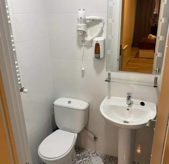 اتاق لوکس با بالکن, Hostal Oliver