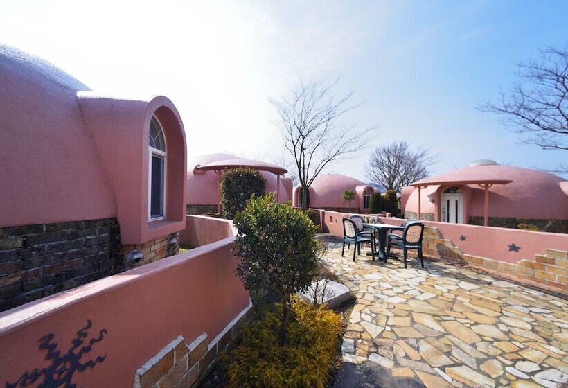 Королевский Номер, Aso Farm Land