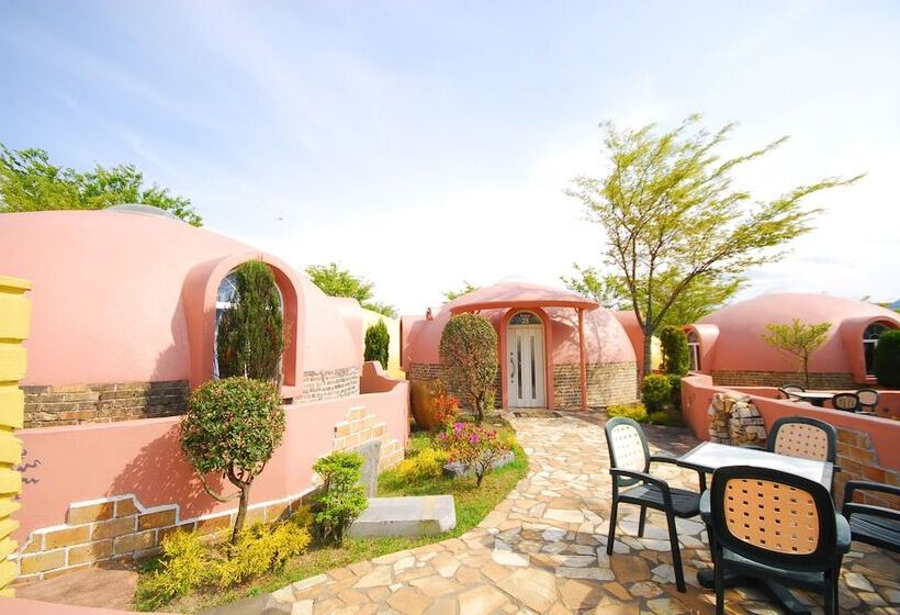 Королевский Номер, Aso Farm Land