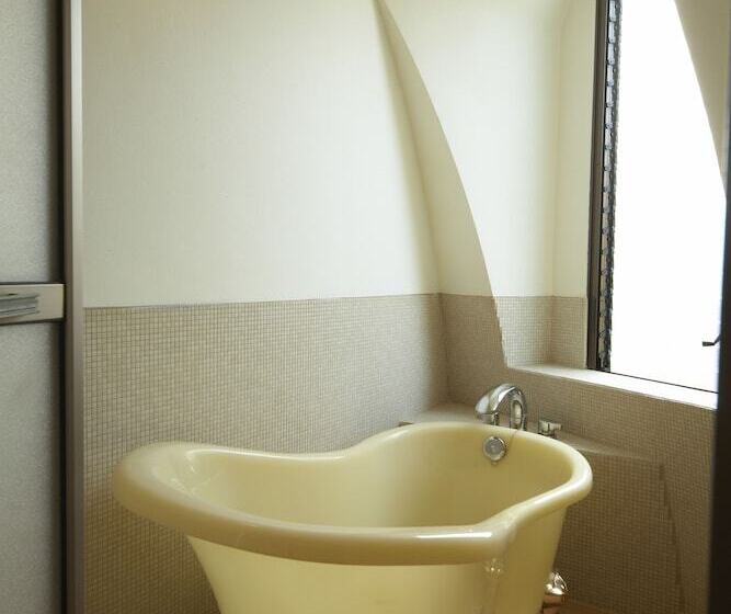 Королевский Номер, Aso Farm Land