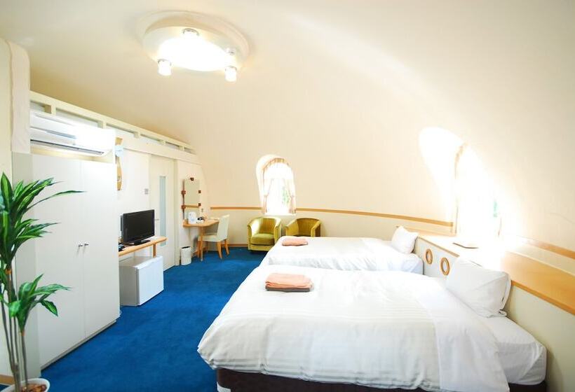 Королевский Номер, Aso Farm Land