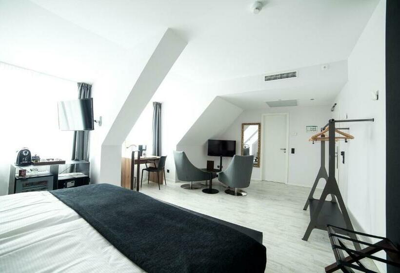 سوییت جونیور, Catalonia Berlin Mitte