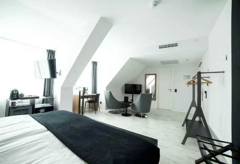 سوییت جونیور, Catalonia Berlin Mitte