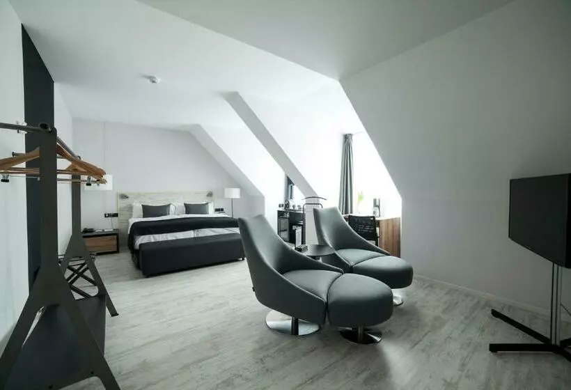 سوییت جونیور, Catalonia Berlin Mitte