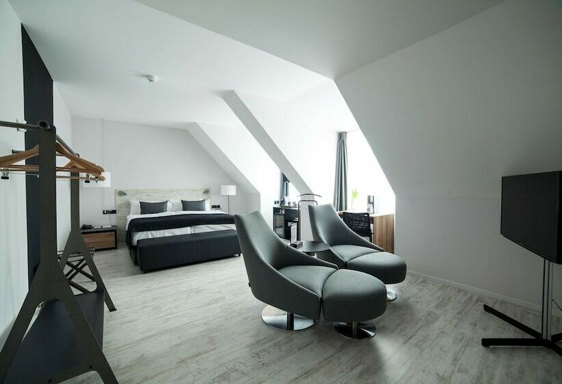 سوییت جونیور, Catalonia Berlin Mitte