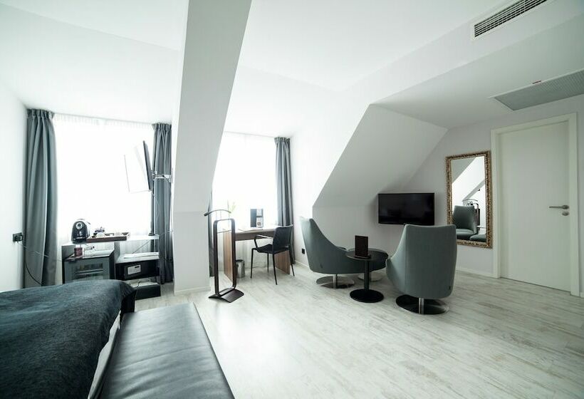 سوییت جونیور, Catalonia Berlin Mitte