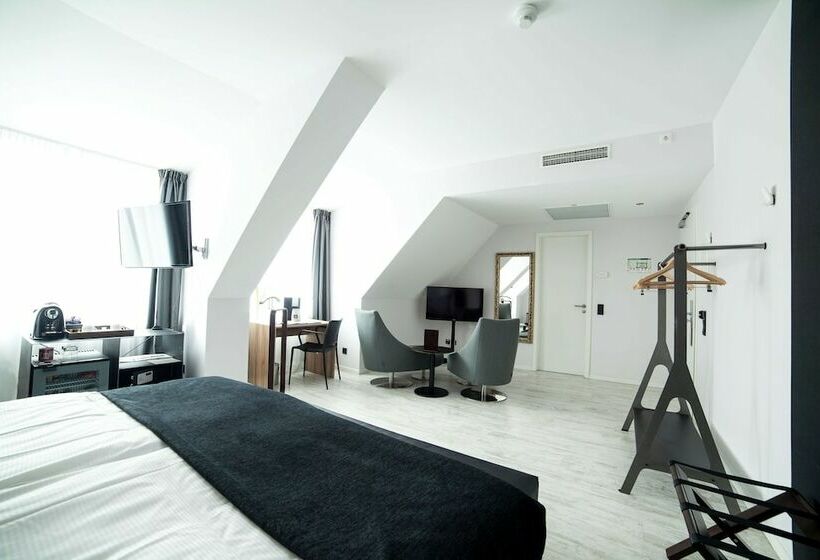 سوییت جونیور, Catalonia Berlin Mitte