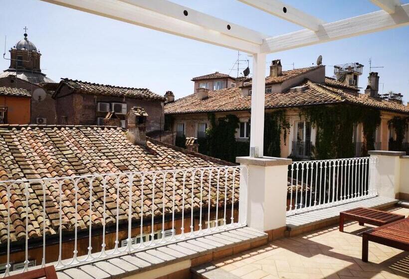 סוויטה עם טרסה, Coronari Palace