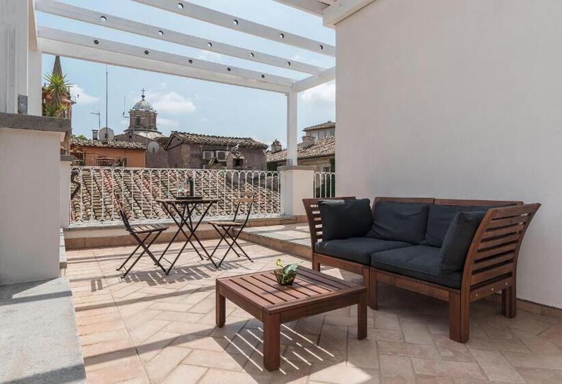 סוויטה עם טרסה, Coronari Palace