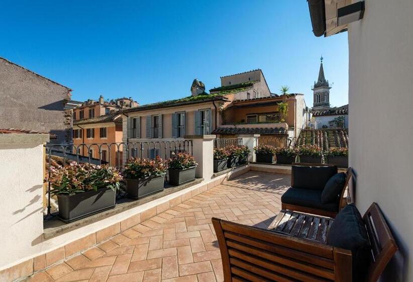 סוויטה עם טרסה, Coronari Palace