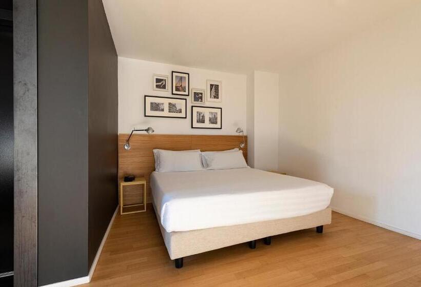 סוויטה עם טרסה, Coronari Palace