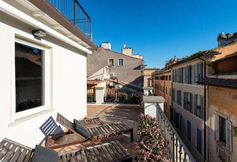 סוויטה עם טרסה, Coronari Palace