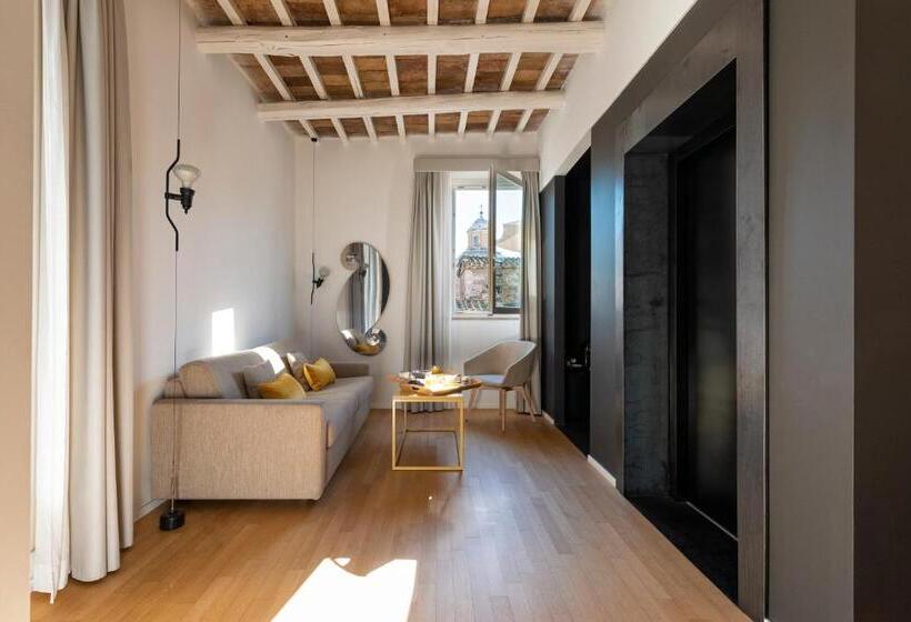 סוויטה עם טרסה, Coronari Palace