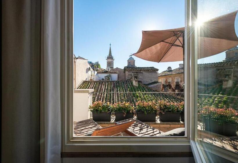 סוויטה עם טרסה, Coronari Palace