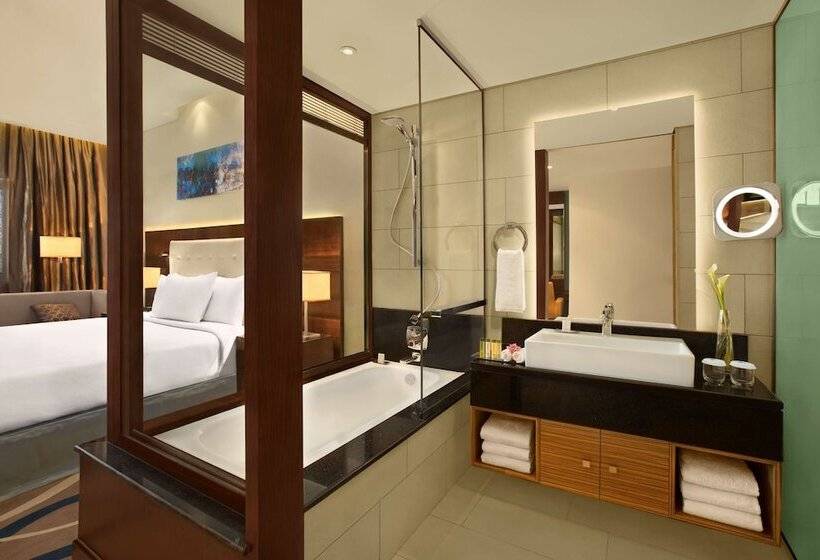 Номер Deluxe с Балконом, Doubletree By Hilton Hotel & Residences Dubai Al Barsha