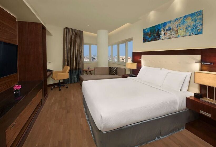 带阳台的豪华间, Doubletree By Hilton Hotel & Residences Dubai Al Barsha