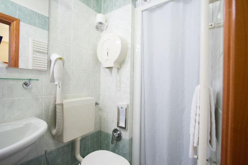 חדר סטנדרט לשלושה, Getullio