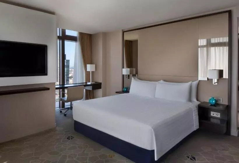 Deluxe Room King Bed & City View