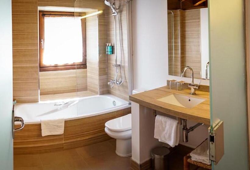 Deluxe Room with Balcony, Mas Mariassa