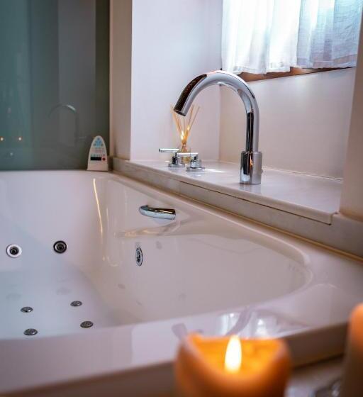 Suite with Hot Tub, Mas Mariassa