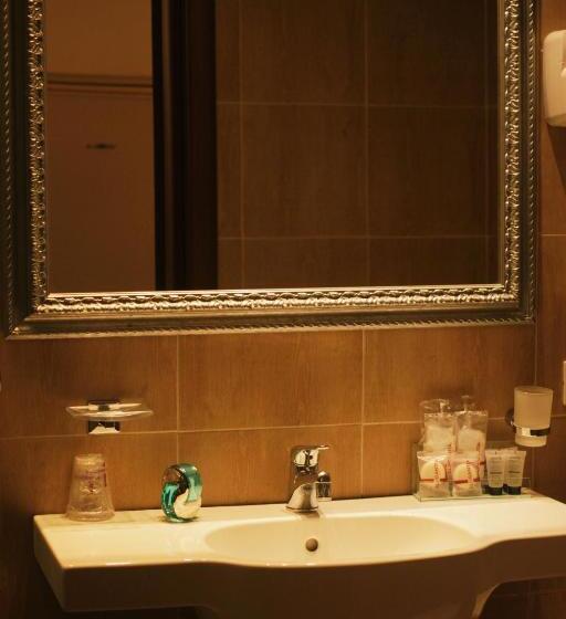 غرفة قياسية ثلاثية, Locanda Navona