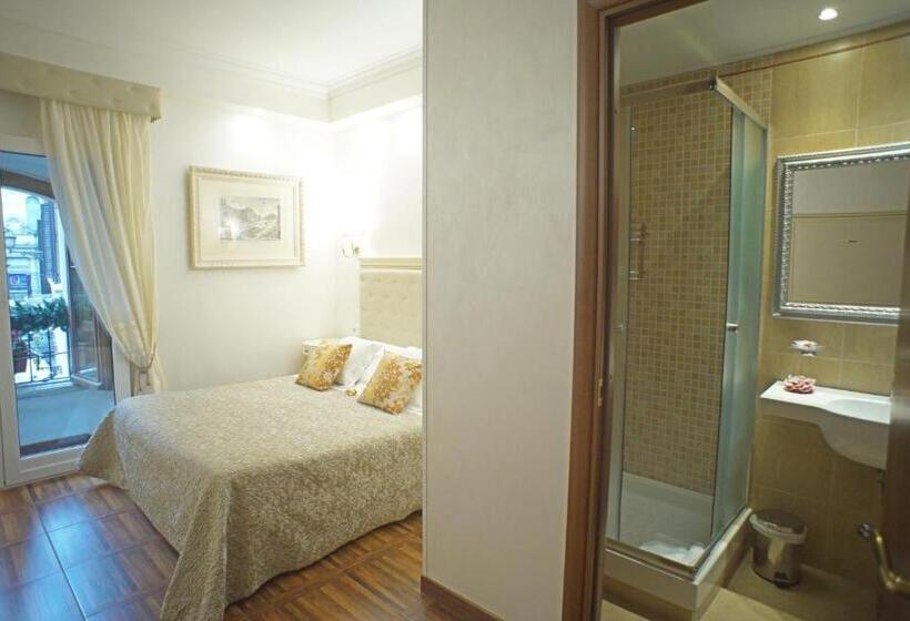 غرفة قياسية ثلاثية, Locanda Navona