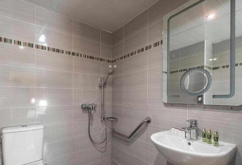 اتاق خانوادگی, Hôtel 85 Saint Honore